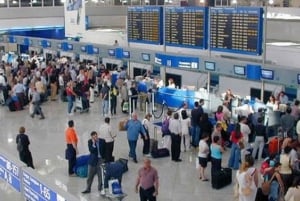 ラブリオ港から：アテネ空港への片道プライベート送迎