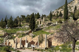 デルフィ「大地のへそ」とホシオス・ルーカス聖堂の1日プライベートツアー