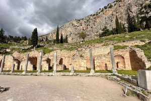 デルフィ「大地のへそ」とホシオス・ルーカス聖堂の1日プライベートツアー