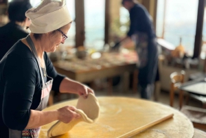 デルフィ「大地のへそ」とホシオス・ルーカス聖堂の1日プライベートツアー