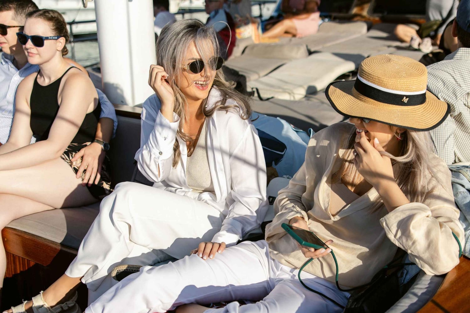 Halve dag Athene-cruise: zwemstop, lunch en drankjes inbegrepen