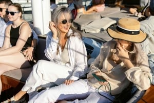 Halve dag Athene-cruise: zwemstop, lunch en drankjes inbegrepen