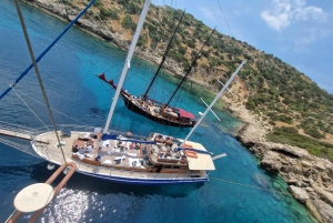 Halve dag Athene-cruise: zwemstop, lunch en drankjes inbegrepen