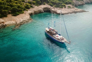 Halve dag Athene-cruise: zwemstop, lunch en drankjes inbegrepen