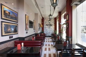 Hard Rock Cafe Ateena, jossa on lounas- tai päivällisvalikoima