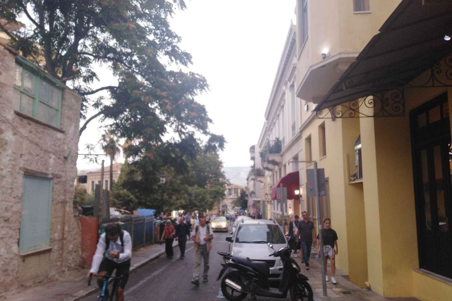 Hilpeä kävelyseikkailu Ateenan sydämessä