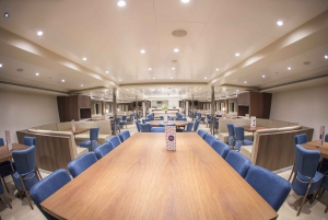 イドラ島、ポロス島、アイギナ島クルーズ（ビュッフェランチ＆港移動サービス付き）をご利用いただけます