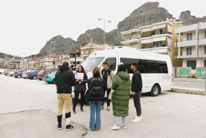 Transfert en bus depuis Kalabaka pour une visite libre des Météores