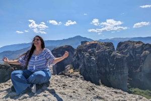 Transfert en bus depuis Kalabaka pour une visite libre des Météores