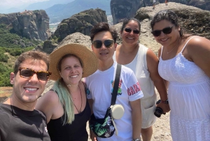 Transfert en bus depuis Kalabaka pour une visite libre des Météores