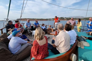 Croisière d'une journée vers 3 îles avec arrêt baignade et déjeuner.