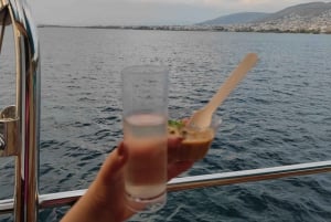 Croisière d'une journée vers 3 îles avec arrêt baignade et déjeuner.