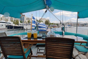 Croisière d'une journée vers 3 îles avec arrêt baignade et déjeuner.