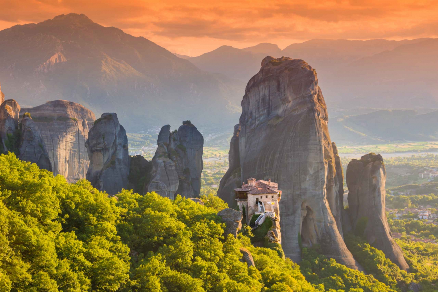 From Athens: Full-Day Meteora Tour by Train with Greek Lunch