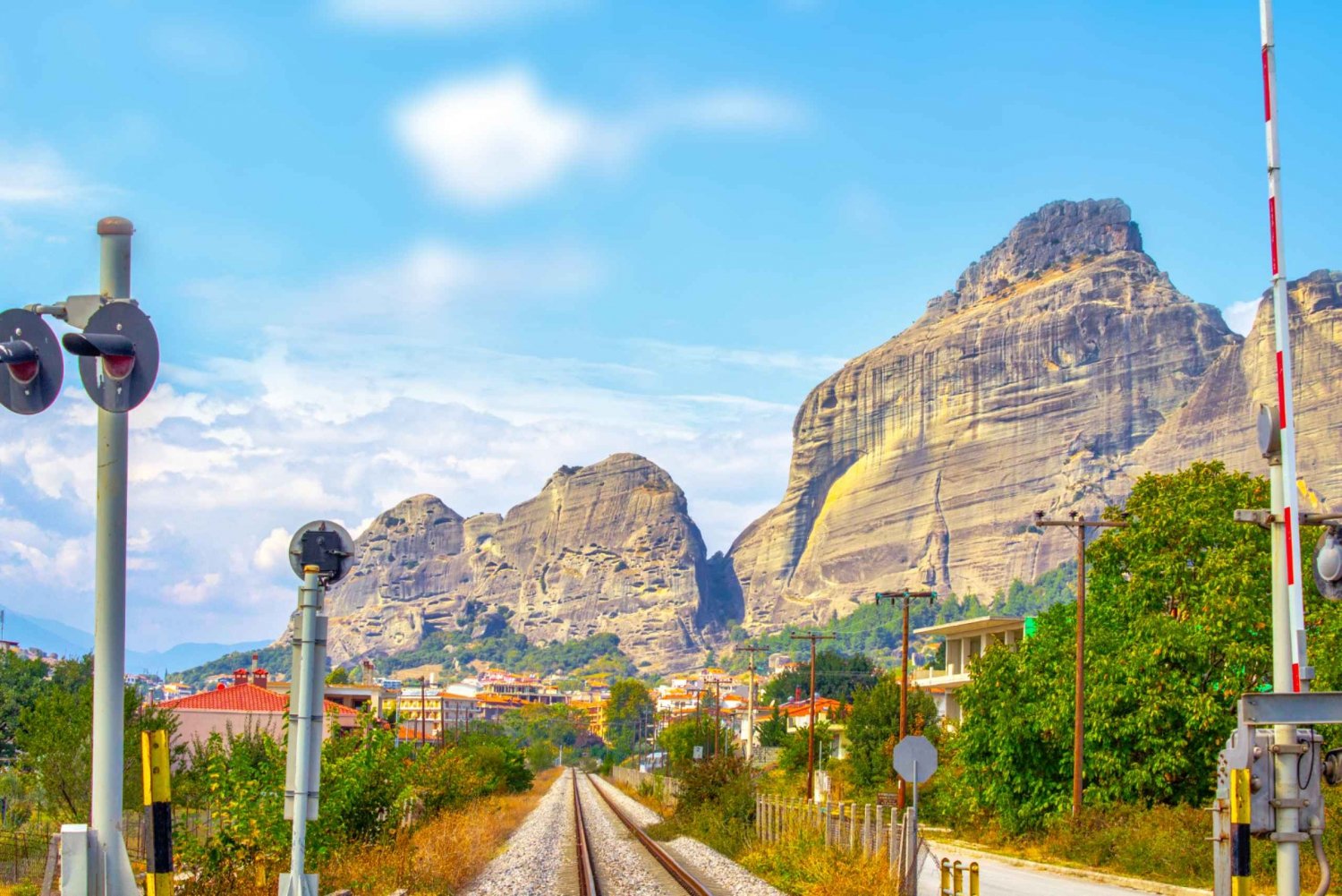From Athens: Full-Day Meteora Tour by Train with Greek Lunch