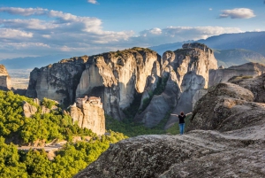 From Athens: Full-Day Meteora Tour by Train with Greek Lunch