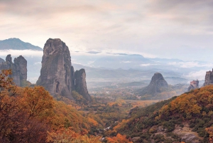 From Athens: Full-Day Meteora Tour by Train with Greek Lunch