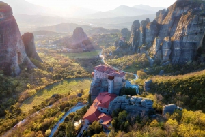 From Athens or Piraeus: Meteora Full-Day Private Trip