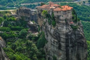 From Athens or Piraeus: Meteora Full-Day Private Trip