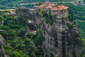 From Athens or Piraeus: Meteora Full-Day Private Trip