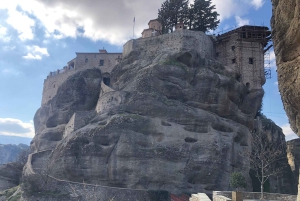 Meteora Kloosters Privé Dagvullende Tour & Geweldige Lunch
