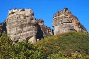 Excursão aos mosteiros de Meteora saindo de Atenas
