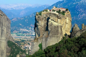 Экскурсия по монастырям Метеоры из Афин