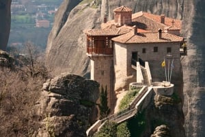 Mosteiros de Meteora e Gruta de Theopetra de 130 000 a.C.