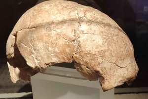 Mosteiros de Meteora e Gruta de Theopetra de 130 000 a.C.