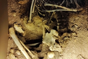 Mosteiros de Meteora e Gruta de Theopetra de 130 000 a.C.