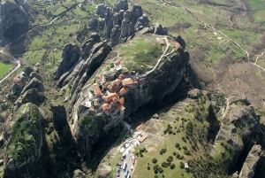 Mosteiros de Meteora e Gruta de Theopetra de 130 000 a.C.