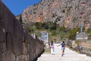 アテネ：デルフィ、コリキアン洞窟、300 の戦場を巡る日帰り旅行