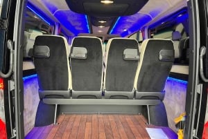 Посетители круиза по порту Пирей в Афинах Частный тур по городу