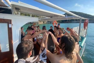 Porto Rafti: rejs po Atenach z barem na pokładzie