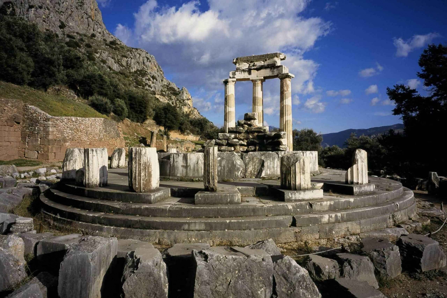 Ateenasta: Yksityinen opastettu päiväretki Delphiin ja Thermopylaan.