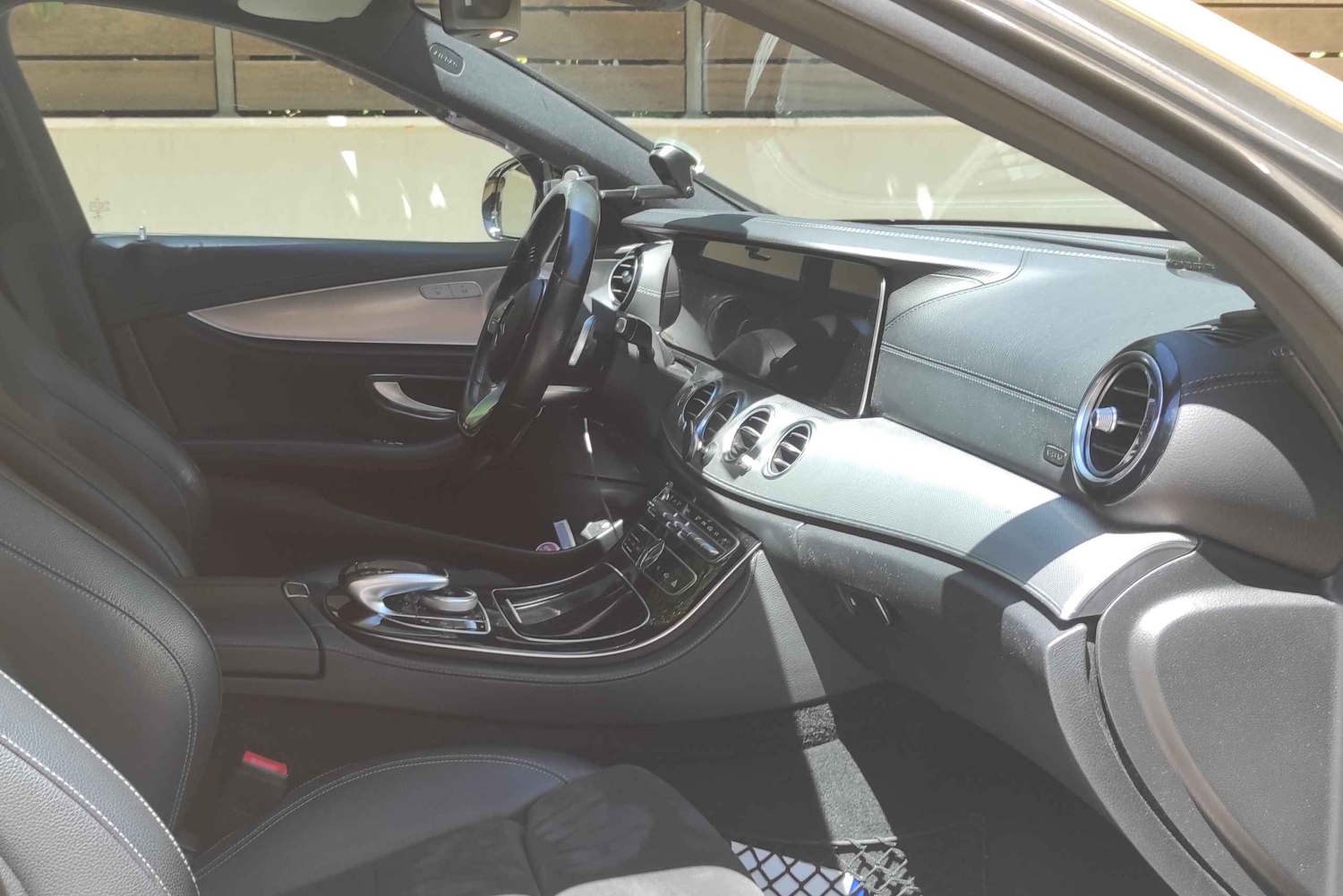 Privat transport mellom flyplassen i Athen og havnen i Pireus