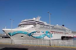 Private Transfer Between Athens Airport and Piraeus Port