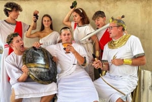 Privat toga-party med vin och vintage-fotografering