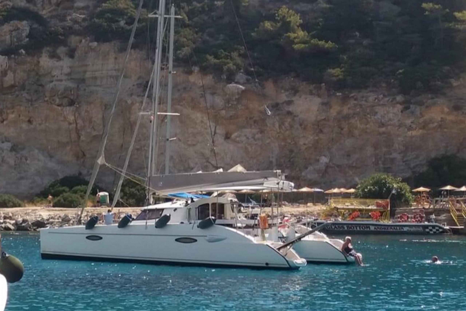 Rhodes : Croisière en catamaran avec repas et boissons