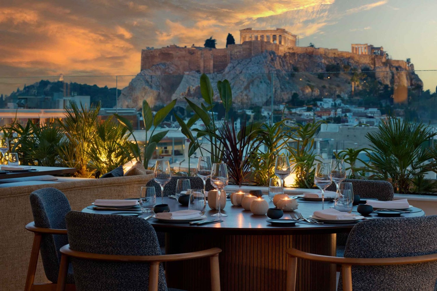 Athen: Rooftop Fine Dining på Whispers Restaurant