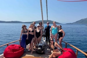 Solnedgangscruise på Athen-rivieraen – Halvdag med svømning og grill om bord