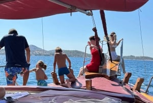 Solnedgangscruise på Athen-rivieraen – Halvdag med svømning og grill om bord