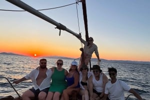 Solnedgangscruise på Athen-rivieraen – Halvdag med svømning og grill om bord