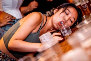 El tour de bares original de Atenas con entrada VIP a una discoteca