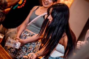 El tour de bares original de Atenas con entrada VIP a una discoteca