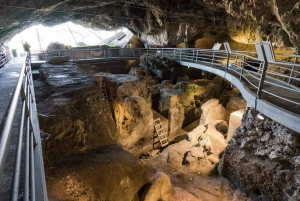 Theopetra-grottan 130 000 f.Kr. och Meteora-klostren