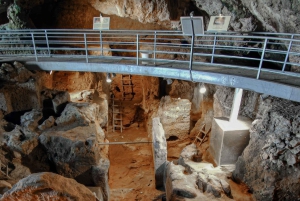 Theopetra-grottan 130 000 f.Kr. och Meteora-klostren