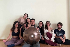 'Armonia dello Yoga: Abbracciare il benessere nel cuore di Atene'.