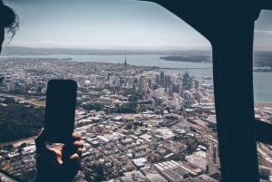 Auckland: 36 min scenic helicopter flight - Coast to Coast