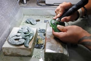 Auckland: Full-Day Jade Carving, Honey Tasting & Wine Tour
